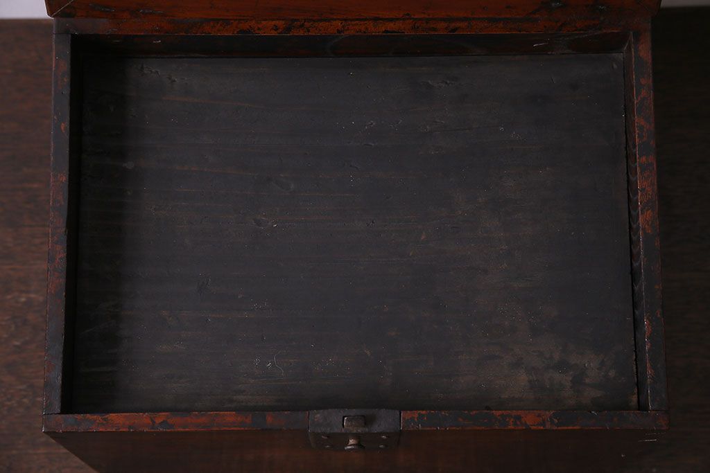 アンティーク雑貨　和製アンティーク　ケヤキ材　古い質感の金具が目を惹く硯箱(小引き出し、小物入れ、木箱)