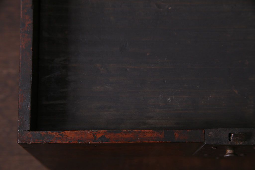 アンティーク雑貨　和製アンティーク　ケヤキ材　古い質感の金具が目を惹く硯箱(小引き出し、小物入れ、木箱)