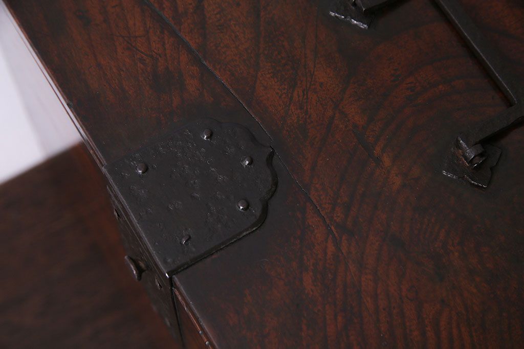 アンティーク雑貨　和製アンティーク　ケヤキ材　古い質感の金具が目を惹く硯箱(小引き出し、小物入れ、木箱)