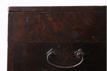 アンティーク雑貨　和製アンティーク　ケヤキ材　古い質感の金具が目を惹く硯箱(小引き出し、小物入れ、木箱)