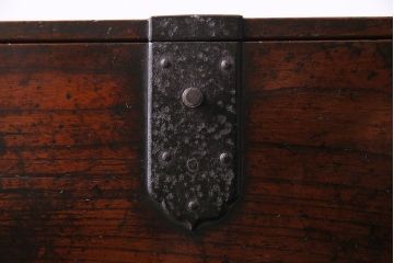 アンティーク雑貨　和製アンティーク　ケヤキ材　古い質感の金具が目を惹く硯箱(小引き出し、小物入れ、木箱)