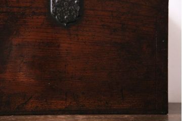 アンティーク雑貨　和製アンティーク　ケヤキ材　古い質感の金具が目を惹く硯箱(小引き出し、小物入れ、木箱)