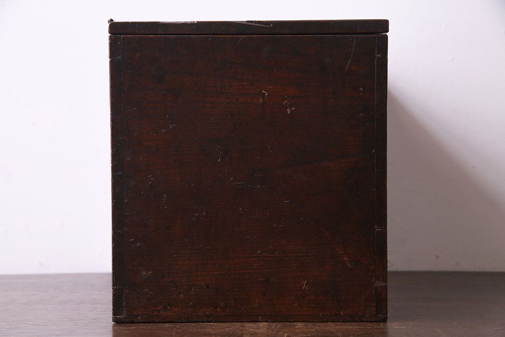 アンティーク雑貨　和製アンティーク　ケヤキ材　古い質感の金具が目を惹く硯箱(小引き出し、小物入れ、木箱)