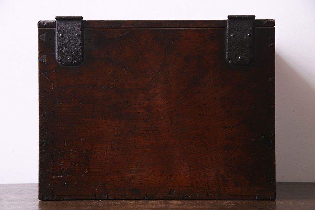 アンティーク雑貨　和製アンティーク　ケヤキ材　古い質感の金具が目を惹く硯箱(小引き出し、小物入れ、木箱)