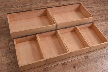 中古　北海道民芸家具　小物収納に使いやすいスリムなチェスト(引き出し、タンス)(定価約27万円)(1)