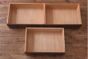 中古　北海道民芸家具　小物収納に使いやすいスリムなチェスト(引き出し、タンス)(定価約27万円)(1)