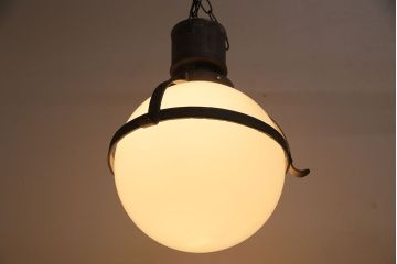 ブラケットが珍しい!年季の入った大正昭和初期のペンダントライト(天井照明)