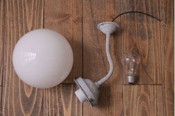 昭和レトロ　丸いフォルムが愛らしいウォールランプ(壁掛け照明)(3)