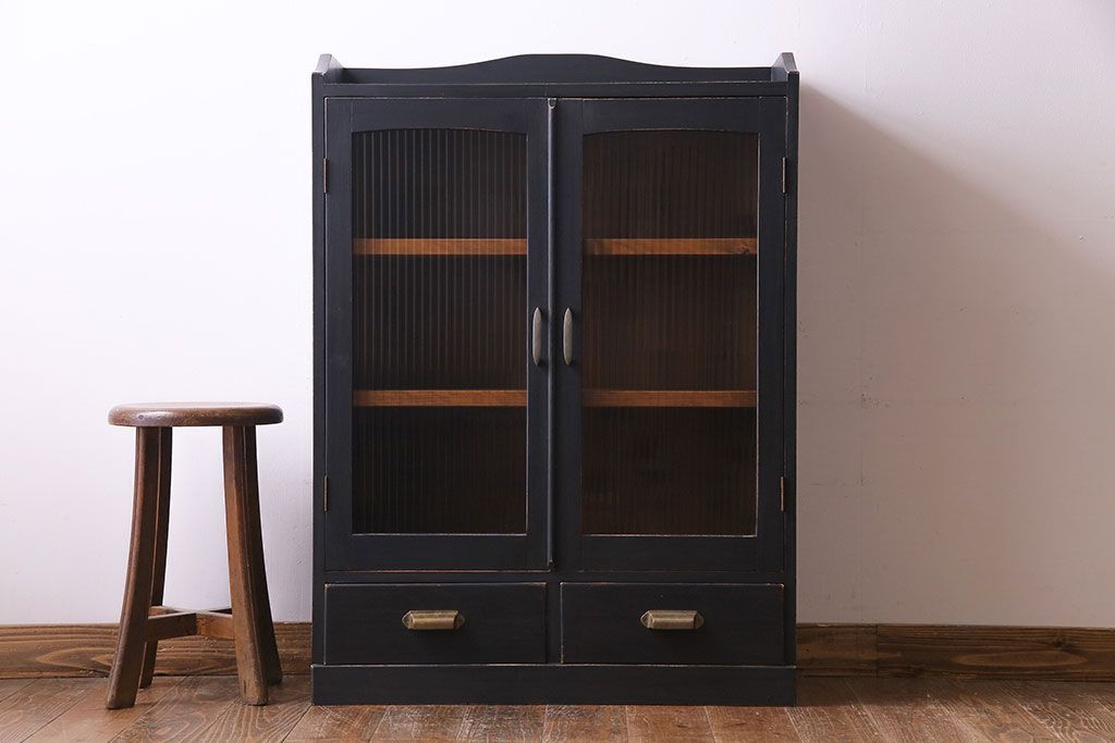 ペイント家具　レトロシックなモールガラス入りブックケース(本箱、キャビネット、収納棚、戸棚)