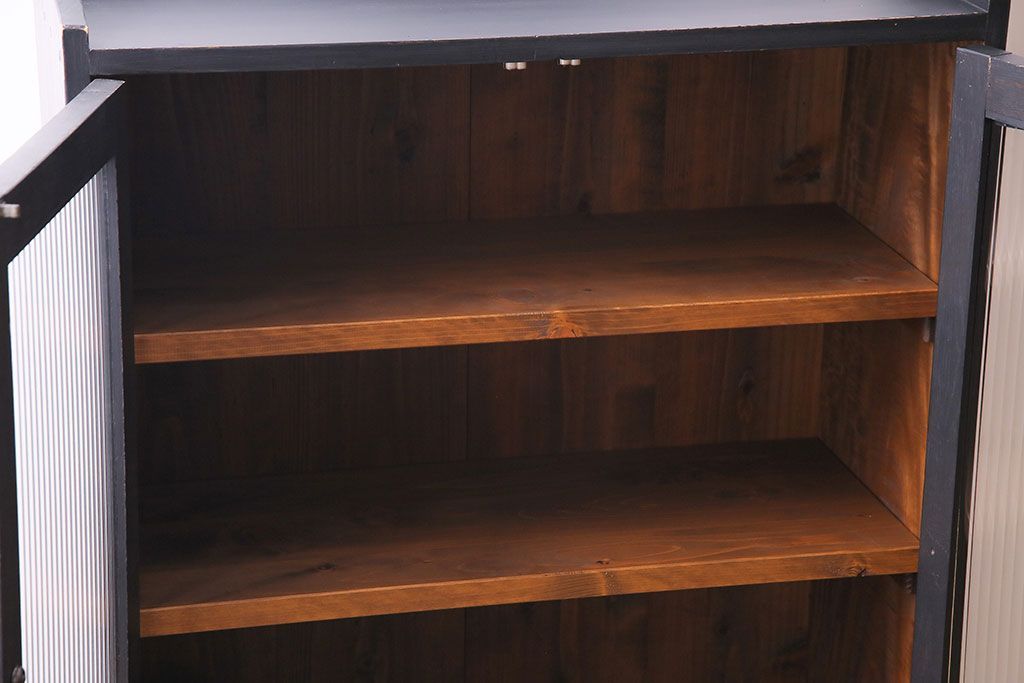 ペイント家具　レトロシックなモールガラス入りブックケース(本箱、キャビネット、収納棚、戸棚)