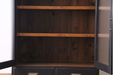 ペイント家具　レトロシックなモールガラス入りブックケース(本箱、キャビネット、収納棚、戸棚)