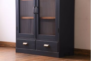 ペイント家具　レトロシックなモールガラス入りブックケース(本箱、キャビネット、収納棚、戸棚)