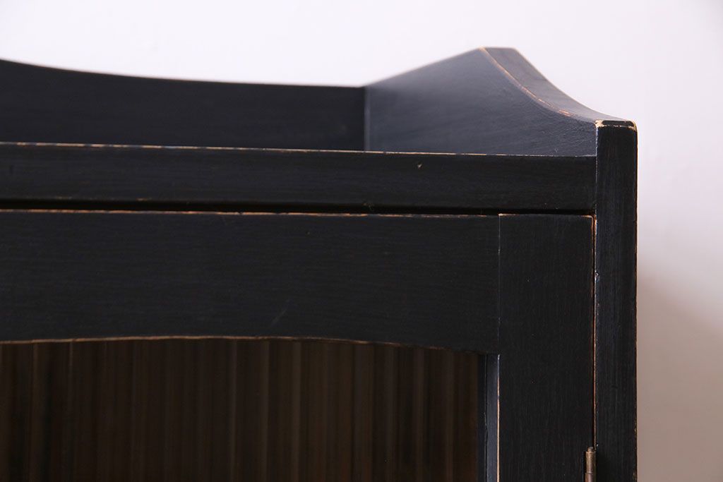 ペイント家具　レトロシックなモールガラス入りブックケース(本箱、キャビネット、収納棚、戸棚)