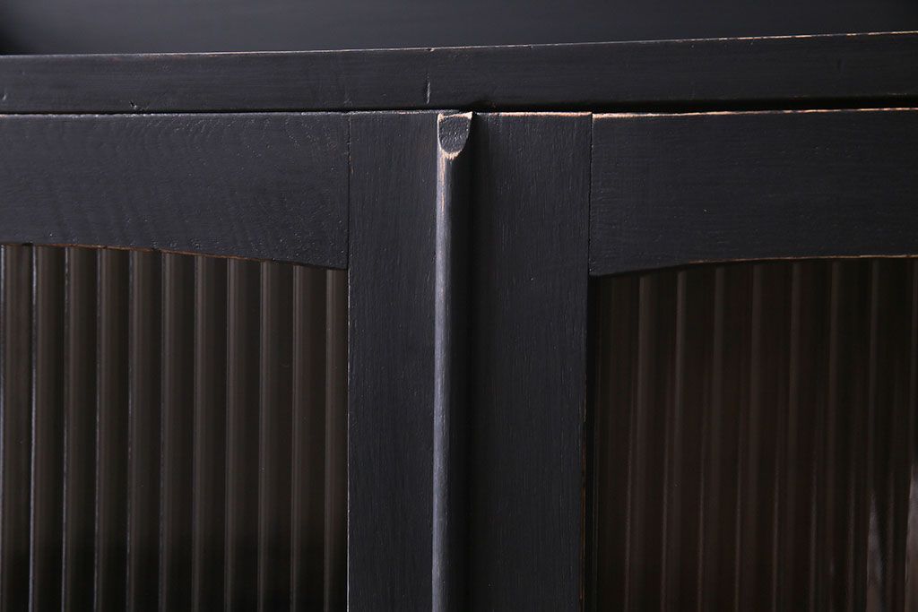 ペイント家具　レトロシックなモールガラス入りブックケース(本箱、キャビネット、収納棚、戸棚)