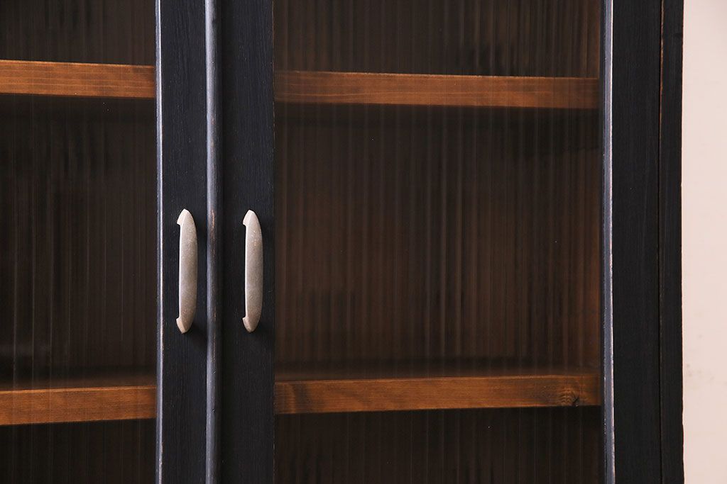 ペイント家具　レトロシックなモールガラス入りブックケース(本箱、キャビネット、収納棚、戸棚)