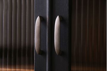 ペイント家具　レトロシックなモールガラス入りブックケース(本箱、キャビネット、収納棚、戸棚)