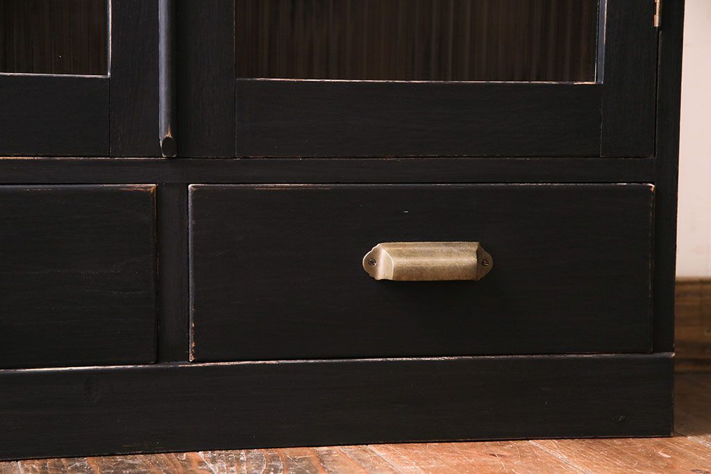 ペイント家具　レトロシックなモールガラス入りブックケース(本箱、キャビネット、収納棚、戸棚)