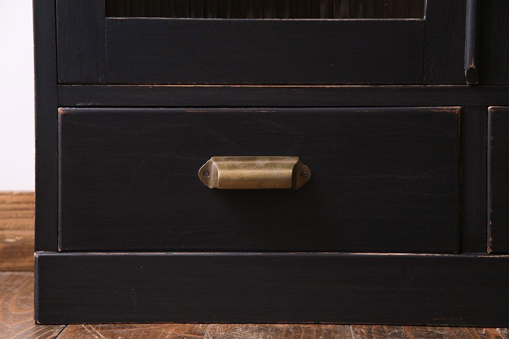 ペイント家具　レトロシックなモールガラス入りブックケース(本箱、キャビネット、収納棚、戸棚)