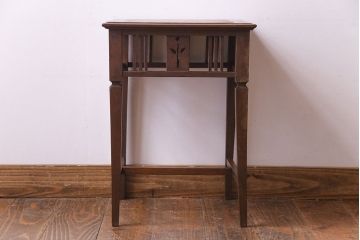 アンティーク雑貨　大正ロマン　ナラ材　透かし彫りが繊細な雰囲気を醸し出す花台(飾り台、サイドテーブル)