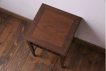 アンティーク雑貨　大正ロマン　ナラ材　透かし彫りが繊細な雰囲気を醸し出す花台(飾り台、サイドテーブル)