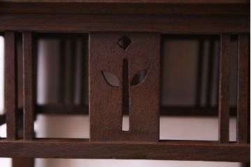 アンティーク雑貨　大正ロマン　ナラ材　透かし彫りが繊細な雰囲気を醸し出す花台(飾り台、サイドテーブル)