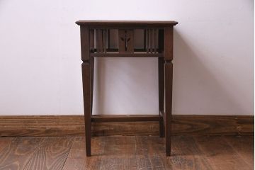 アンティーク雑貨　大正ロマン　ナラ材　透かし彫りが繊細な雰囲気を醸し出す花台(飾り台、サイドテーブル)