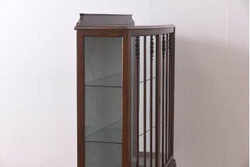 【I様ご成約品】ビンテージ　猫脚付き　上品な雰囲気漂うガラスケース(飾り棚、陳列棚、ショーケース)