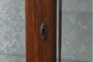 【I様ご成約品】ビンテージ　猫脚付き　上品な雰囲気漂うガラスケース(飾り棚、陳列棚、ショーケース)