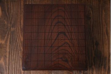 アンティーク雑貨　和製アンティーク　極厚!はっきりとした木目が印象的な総ケヤキ材の将棋盤(飾り台)