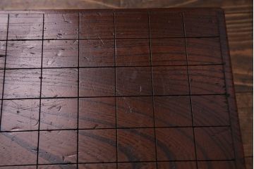 アンティーク雑貨　和製アンティーク　極厚!はっきりとした木目が印象的な総ケヤキ材の将棋盤(飾り台)