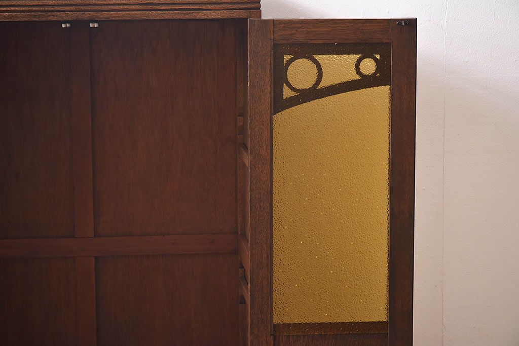 アンティーク家具　大正ロマン　当時物色ガラス　モダンな扉のデザインが目を惹く本箱(収納棚、キャビネット)