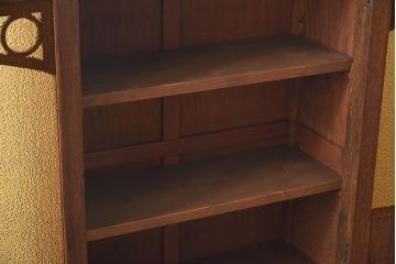 アンティーク家具　大正ロマン　当時物色ガラス　モダンな扉のデザインが目を惹く本箱(収納棚、キャビネット)