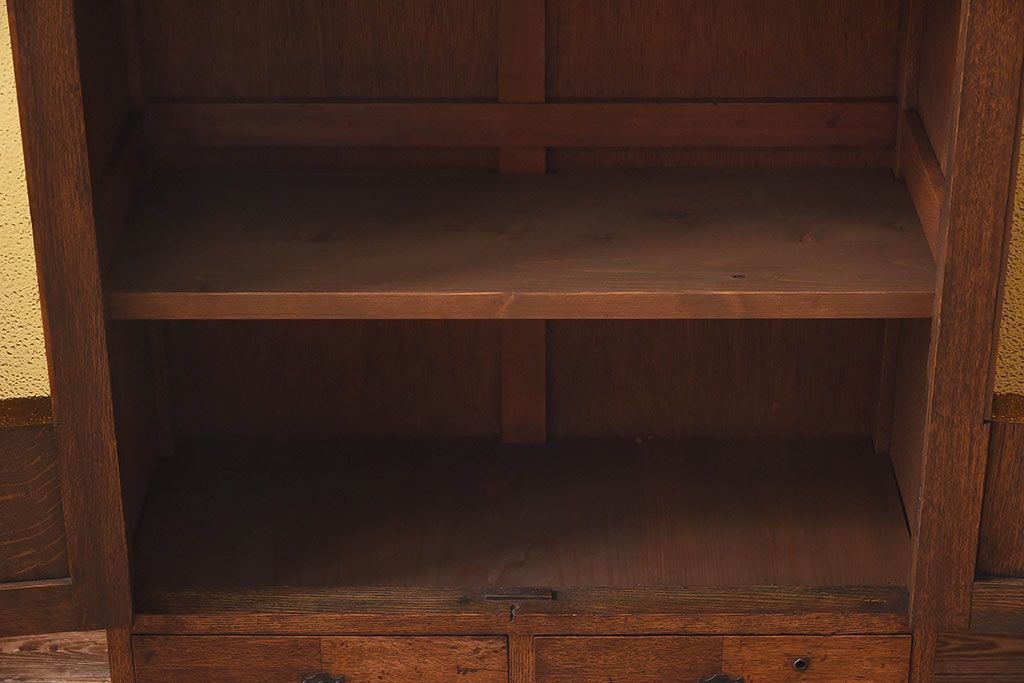 アンティーク家具　大正ロマン　当時物色ガラス　モダンな扉のデザインが目を惹く本箱(収納棚、キャビネット)