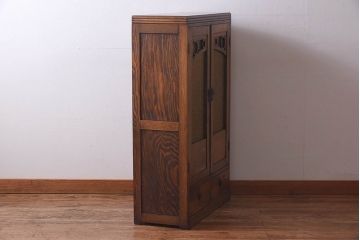 アンティーク家具　大正ロマン　当時物色ガラス　モダンな扉のデザインが目を惹く本箱(収納棚、キャビネット)