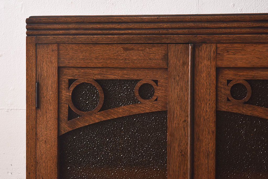 アンティーク家具　大正ロマン　当時物色ガラス　モダンな扉のデザインが目を惹く本箱(収納棚、キャビネット)