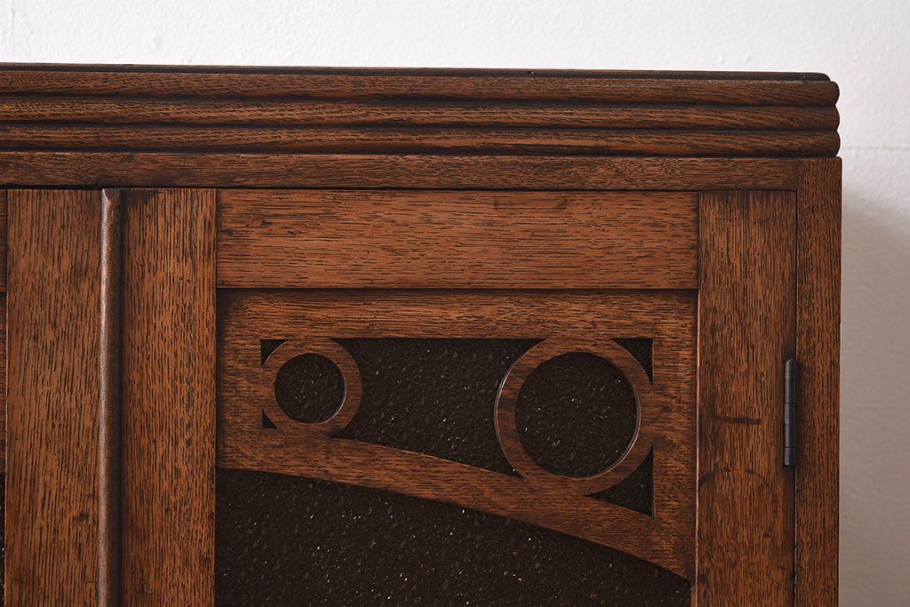 アンティーク家具　大正ロマン　当時物色ガラス　モダンな扉のデザインが目を惹く本箱(収納棚、キャビネット)