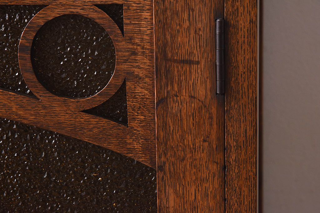 アンティーク家具　大正ロマン　当時物色ガラス　モダンな扉のデザインが目を惹く本箱(収納棚、キャビネット)