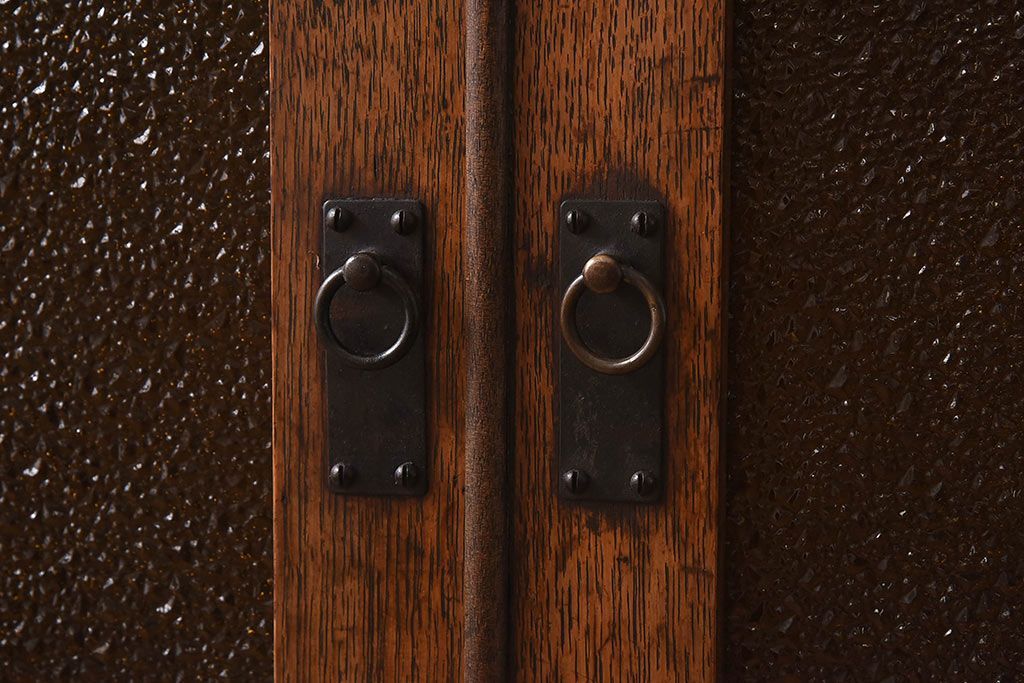 アンティーク家具　大正ロマン　当時物色ガラス　モダンな扉のデザインが目を惹く本箱(収納棚、キャビネット)