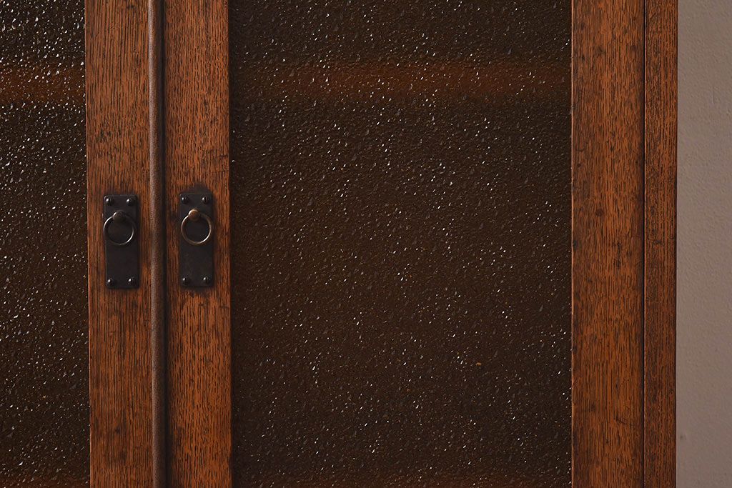 アンティーク家具　大正ロマン　当時物色ガラス　モダンな扉のデザインが目を惹く本箱(収納棚、キャビネット)