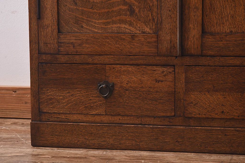 アンティーク家具　大正ロマン　当時物色ガラス　モダンな扉のデザインが目を惹く本箱(収納棚、キャビネット)