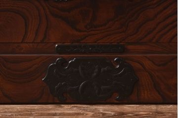 【S様ご決済用】中古美品　伝統民芸家具　岩谷堂箪笥　南部鉄器の繊細な意匠が目を引くチェスト(衣装箪笥、引き出し)(定価約42万円)