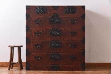 【S様ご決済用】中古美品　伝統民芸家具　岩谷堂箪笥　南部鉄器の繊細な意匠が目を引くチェスト(衣装箪笥、引き出し)(定価約42万円)