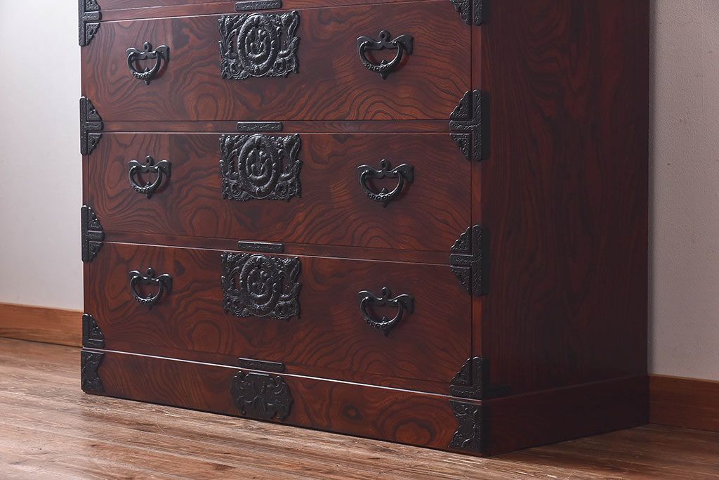 【S様ご決済用】中古美品　伝統民芸家具　岩谷堂箪笥　南部鉄器の繊細な意匠が目を引くチェスト(衣装箪笥、引き出し)(定価約42万円)