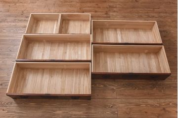 【S様ご決済用】中古美品　伝統民芸家具　岩谷堂箪笥　南部鉄器の繊細な意匠が目を引くチェスト(衣装箪笥、引き出し)(定価約42万円)