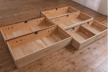 【S様ご決済用】中古美品　伝統民芸家具　岩谷堂箪笥　南部鉄器の繊細な意匠が目を引くチェスト(衣装箪笥、引き出し)(定価約42万円)