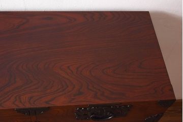 【S様ご決済用】中古美品　伝統民芸家具　岩谷堂箪笥　南部鉄器の繊細な意匠が目を引くチェスト(衣装箪笥、引き出し)(定価約42万円)