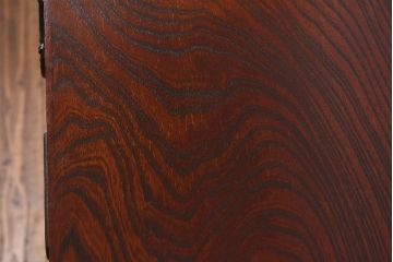 【S様ご決済用】中古美品　伝統民芸家具　岩谷堂箪笥　南部鉄器の繊細な意匠が目を引くチェスト(衣装箪笥、引き出し)(定価約42万円)