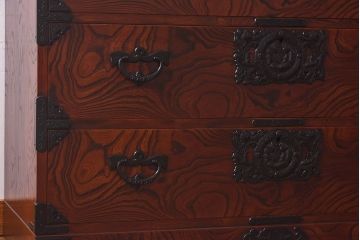 【S様ご決済用】中古美品　伝統民芸家具　岩谷堂箪笥　南部鉄器の繊細な意匠が目を引くチェスト(衣装箪笥、引き出し)(定価約42万円)