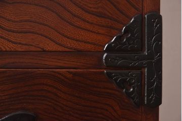 【S様ご決済用】中古美品　伝統民芸家具　岩谷堂箪笥　南部鉄器の繊細な意匠が目を引くチェスト(衣装箪笥、引き出し)(定価約42万円)