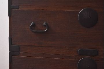 アンティーク家具　大正期　総桐材　シンプルな金具が落ちついた雰囲気漂う重ね箪笥(チェスト、引き出し、桐箪笥、桐たんす)